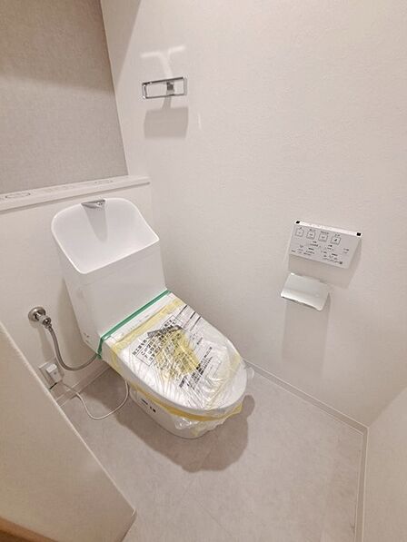 トイレにはウォシュレット機能を標準装備。 