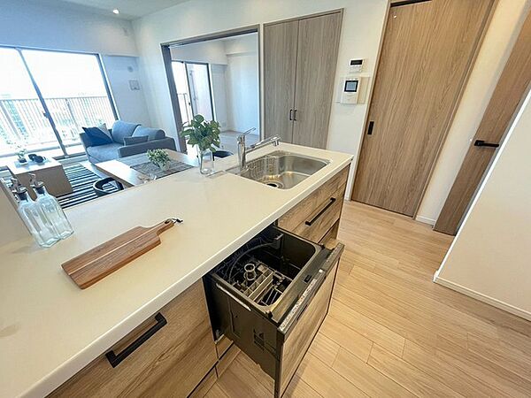 本物件に設置されている家具、雑貨類はモデル展示用のため、売買対象に含まれません