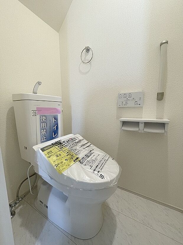 トイレにはウォシュレット機能を標準装備。 