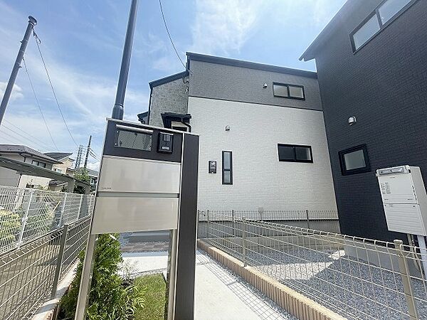 建物が完成しましたので室内のご見学予約スタート。当日のご見学予約も大歓迎です。お気軽にご連絡ください。エステート白馬国分寺店は火曜水曜も営業しております。
