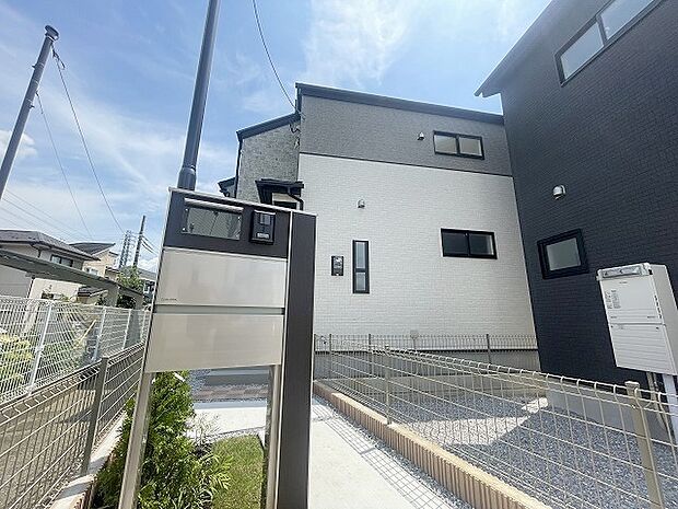 建物が完成しましたので室内のご見学予約スタート。当日のご見学予約も大歓迎です。お気軽にご連絡ください。エステート白馬国分寺店は火曜水曜も営業しております。 