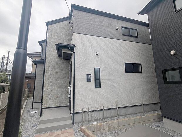 建物が完成しましたので室内のご見学予約スタート。当日のご見学予約も大歓迎です。お気軽にご連絡ください。エステート白馬国分寺店は火曜水曜も営業しております。 