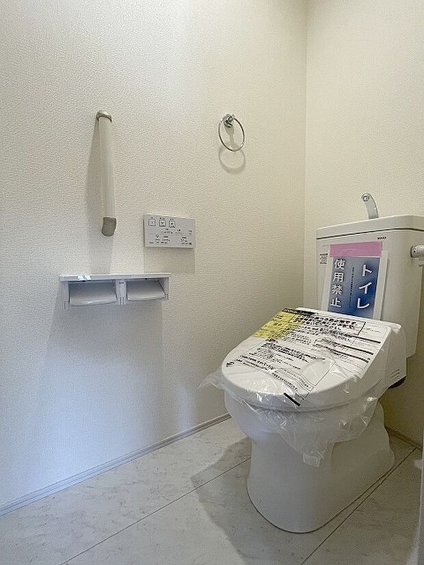 トイレにはウォシュレット機能を標準装備。 