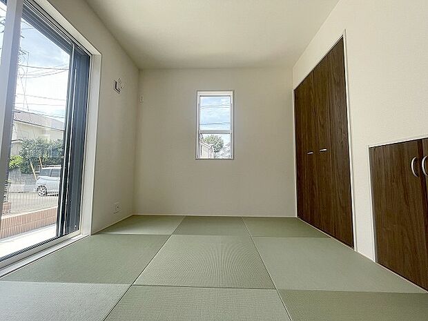 畳の香りと柔らかな光がリラックスした空間を作ります。 