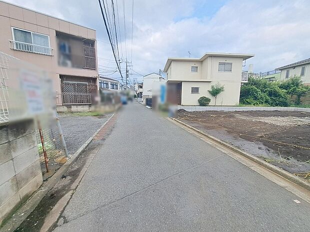 安心して暮らすことのできる住宅街。　住宅地の道路は一般に交通量が少なく車などの騒音が少ないため、住民にとって静かな生活環境が提供されます。 