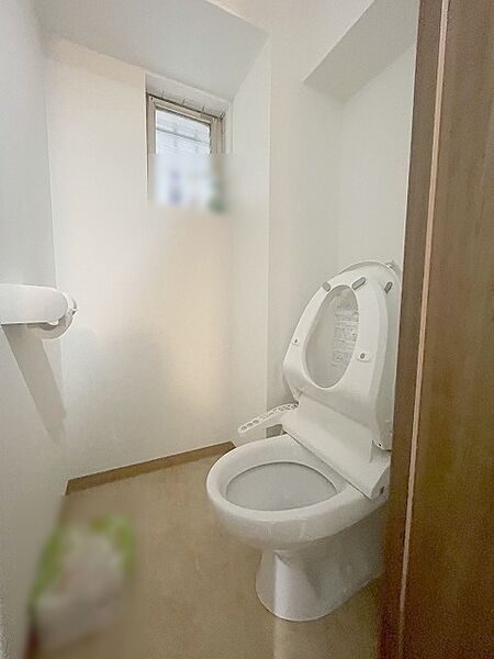 トイレにはウォシュレット機能を標準装備。