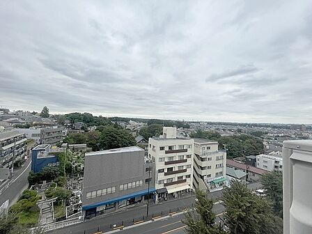 窓からの眺望です。実際に現地で眺望もご確認ください。