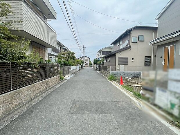 周辺は住宅が建ち並ぶ閑静な住宅街です。 