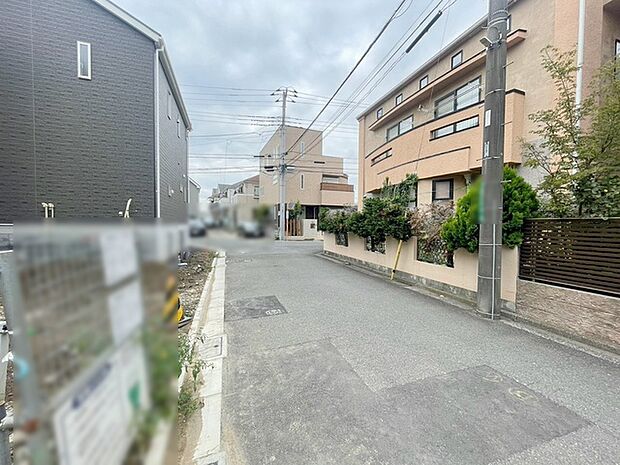 周辺は住宅が建ち並ぶ閑静な住宅街です。 