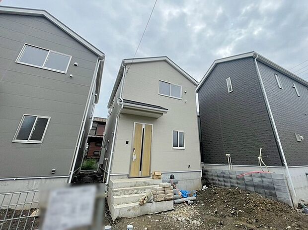 建物が完成しましたので室内のご見学予約スタート。当日のご見学予約も大歓迎です。お気軽にご連絡ください。エステート白馬国分寺店は火曜水曜も営業しております。 
