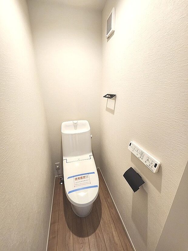 トイレにはウォシュレット機能を標準装備。