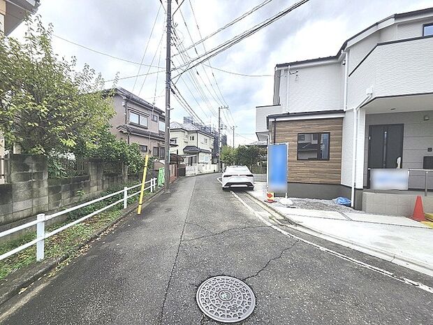 周辺は住宅が建ち並ぶ閑静な住宅街です。