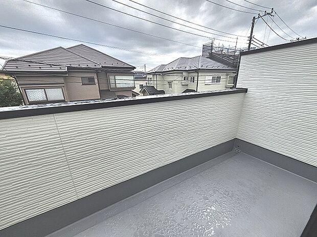 窓からの眺望です。実際に現地で眺望もご確認ください。