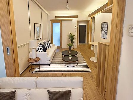 本画像は、入居者様の家具をCGで消去し、CGで家具を作成しております。実際の現地に家具はなく、価格にも家具は含まれていません。また、現況と異なる可能性がございます。