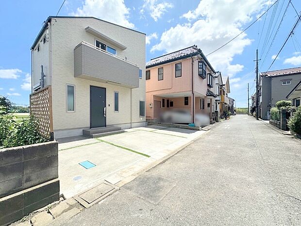 安心して暮らすことのできる住宅街。 住宅地の道路は一般に交通量が少なく車などの騒音が少ないため、住民にとって静かな生活環境が提供されます。