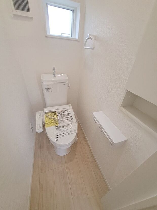 トイレにはウォシュレット機能を標準装備。 