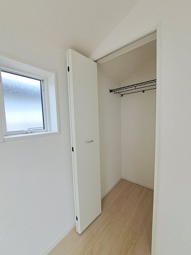 各お部屋に収納が設置されています。 