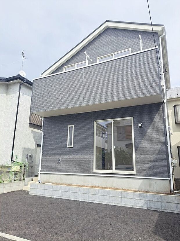 建物が完成しましたので室内のご見学予約スタート。当日のご見学予約も大歓迎です。お気軽にご連絡ください。エステート白馬国分寺店は火曜水曜も営業しております。 