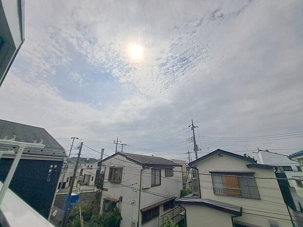 窓からの眺望です。実際に現地で眺望もご確認ください。 