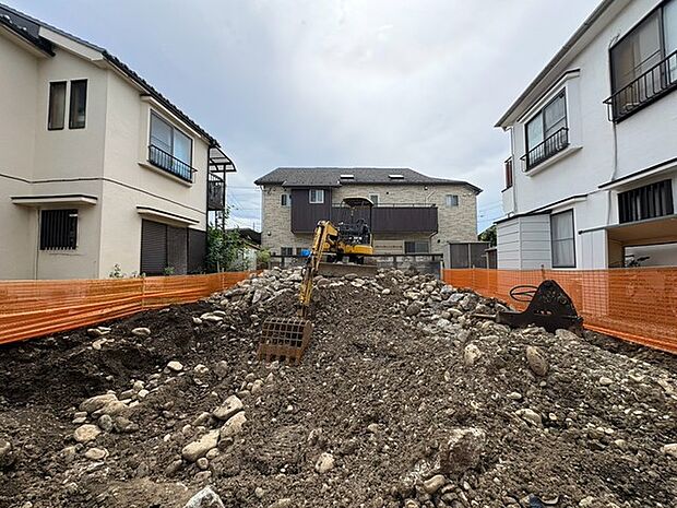 現在建物を建築中です、建築中の物件については現地確認の他、同施工会社の完成施工例のご案内、担当者のプレゼンテーションにてご検討ください。