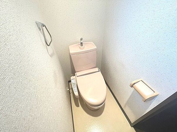 トイレにはウォシュレット機能を標準装備。