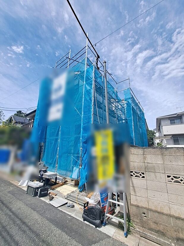 現在建物を建築中です、建築中の物件については現地確認の他、同施工会社の完成施工例のご案内、担当者のプレゼンテーションにてご検討ください。適切なご検討の方法をご説明させて頂きます。