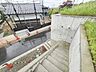 外観：周辺は住宅が建ち並ぶ閑静な住宅街です。 