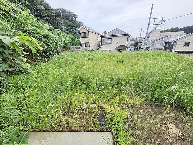土地物件にはご確認頂くポイントがたくさんございます、土地だけのご見学の際もご遠慮せず、ぜひお気軽に担当スタッフにお申しつけくださいませ。 
