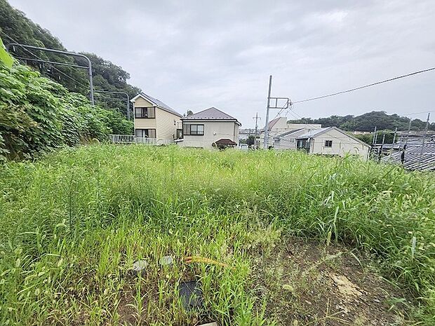 土地物件にはご確認頂くポイントがたくさんございます、土地だけのご見学の際もご遠慮せず、ぜひお気軽に担当スタッフにお申しつけくださいませ。