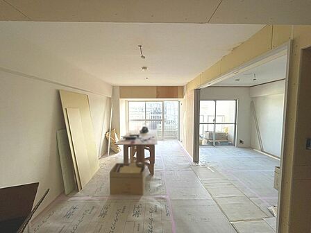 家族が一番集まる場所だから広々としつつも素敵な空間であって欲しい。みんながくつろぐリビングからキッチンまでが一つの空間のように繋がる間取り。