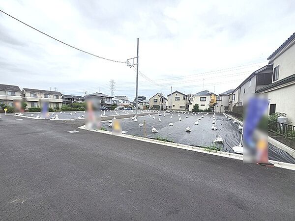建築条件なしの敷地。弊社グループ「白馬建設」にて建物プランをご提案できます。実際の陽当たりやサイズ感を現地でお確かめください。