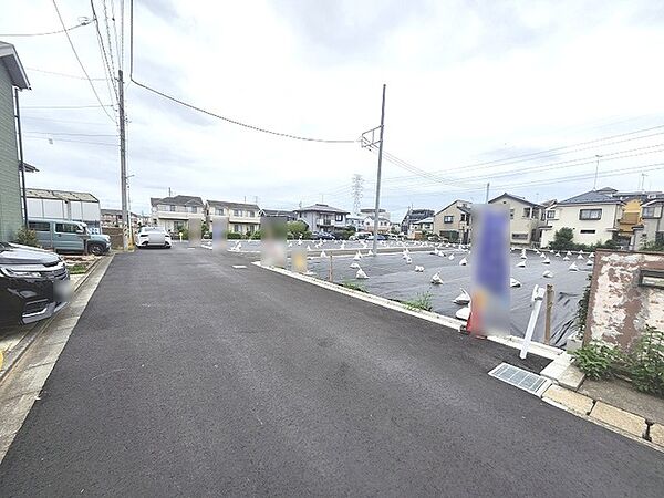 周辺は住宅が建ち並ぶ閑静な住宅街です。