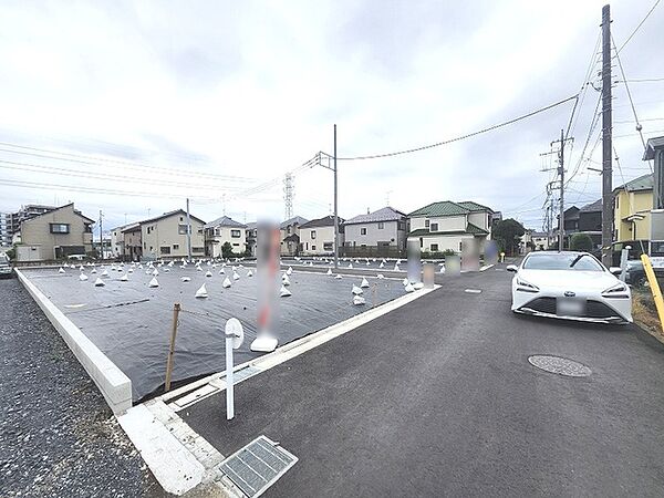 周辺は住宅が建ち並ぶ閑静な住宅街です。