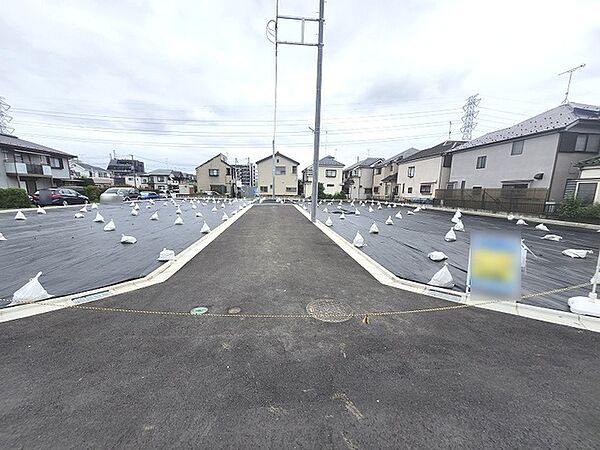 周辺は住宅が建ち並ぶ閑静な住宅街です。