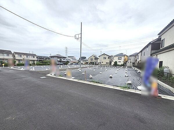建築条件なしの敷地。弊社グループ「白馬建設」にて建物プランをご提案できます。実際の陽当たりやサイズ感を現地でお確かめください。