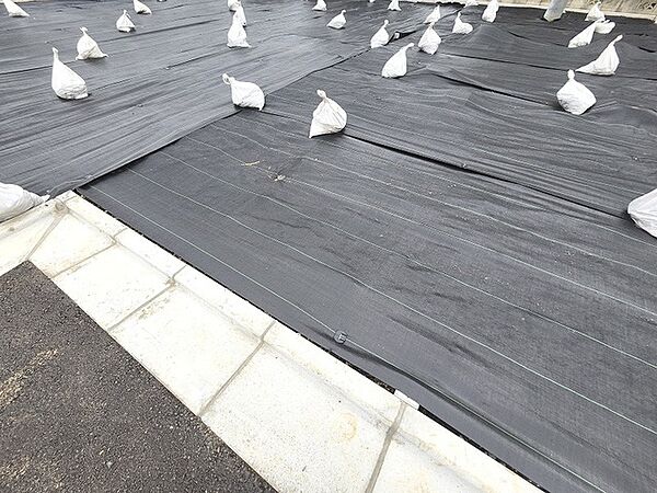 現地ご見学の際、スタッフが様々なご質問に対応いたします、周辺環境、前面道路、建築可能な建物について、ぜひご相談ください。