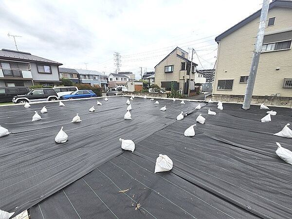 土地物件にはご確認頂くポイントがたくさんございます、土地だけのご見学の際もご遠慮せず、ぜひお気軽に担当スタッフにお申しつけくださいませ。