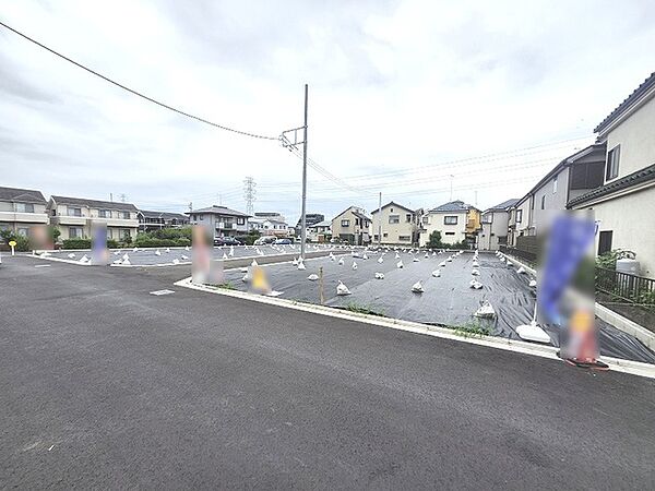 建築条件なしの敷地。弊社グループ「白馬建設」にて建物プランをご提案できます。実際の陽当たりやサイズ感を現地でお確かめください。