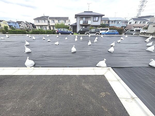 現地ご見学の際、スタッフが様々なご質問に対応いたします、周辺環境、前面道路、建築可能な建物について、ぜひご相談ください。