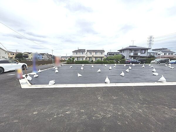 土地物件にはご確認頂くポイントがたくさんございます、土地だけのご見学の際もご遠慮せず、ぜひお気軽に担当スタッフにお申しつけくださいませ。