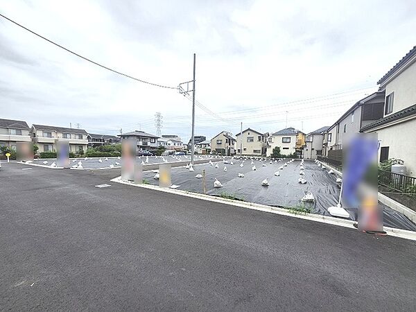 建築条件なしの敷地。弊社グループ「白馬建設」にて建物プランをご提案できます。実際の陽当たりやサイズ感を現地でお確かめください。