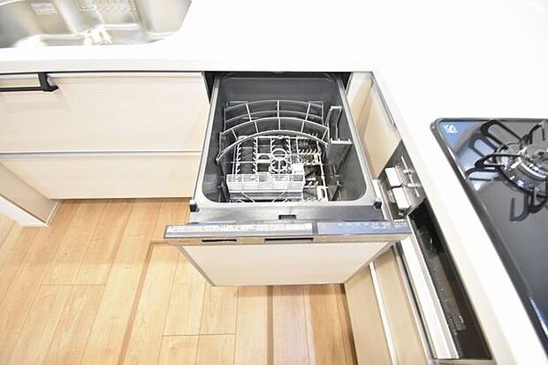 毎日の家事をサポートしてくれる食洗器も標準に装備。ちょっと嬉しい設備です