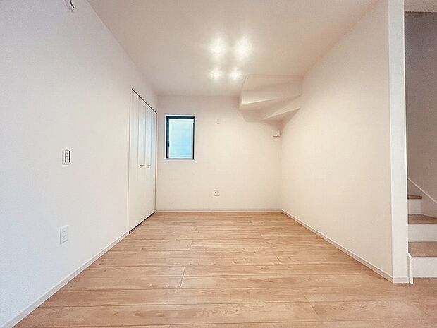 実際に室内をご見学頂くと生活のイメージが広がります。家具を置いたイメージや窓からの景色など、現地で体感ください。