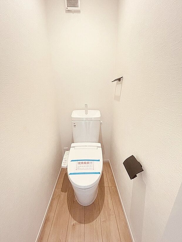 トイレにはウォシュレット機能を標準装備。