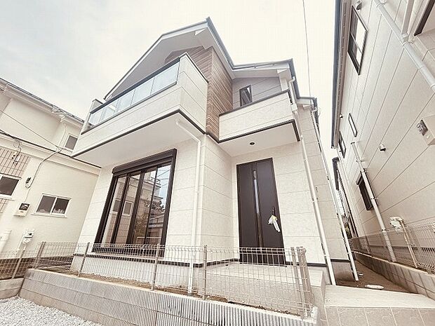 建物が完成しましたので室内のご見学予約スタート。当日のご見学予約も大歓迎です。お気軽にご連絡ください。エステート白馬国分寺店は火曜水曜も営業しております。