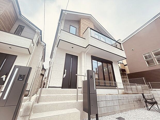 建物が完成しましたので室内のご見学予約スタート。当日のご見学予約も大歓迎です。お気軽にご連絡ください。エステート白馬国分寺店は火曜水曜も営業しております。