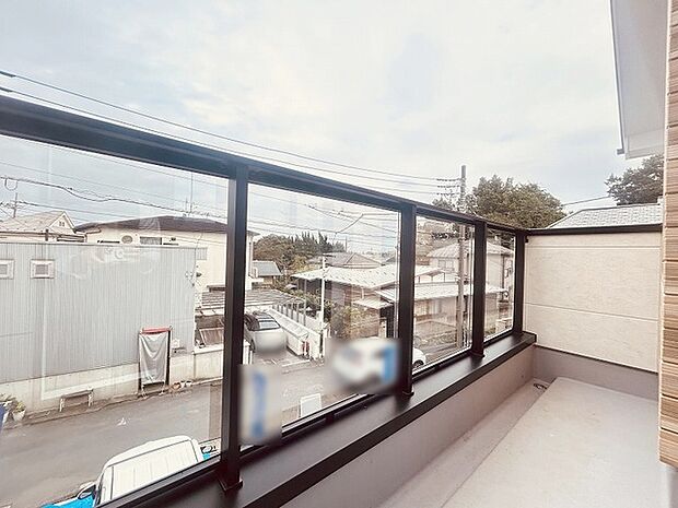 窓からの眺望です。実際に現地で眺望もご確認ください。