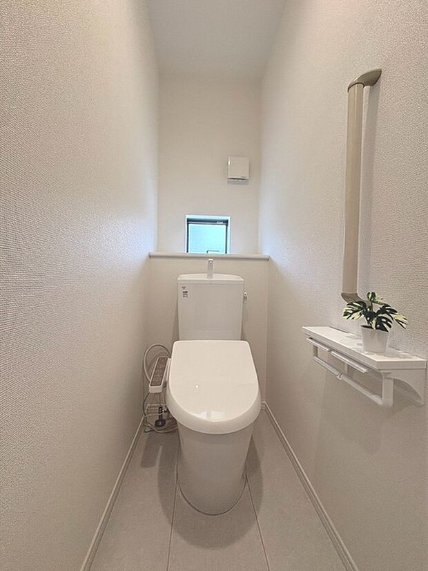 トイレにはウォシュレット機能を標準装備。 