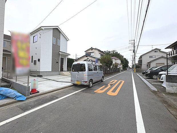 周辺は住宅が建ち並ぶ閑静な住宅街です。 