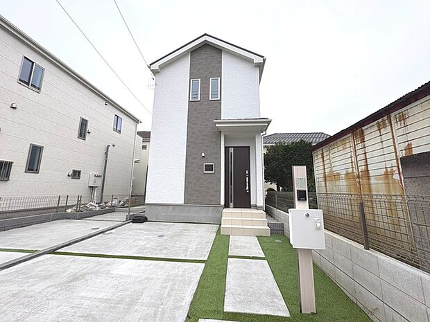 建物が完成しましたので室内のご見学予約スタート。当日のご見学予約も大歓迎です。お気軽にご連絡ください。エステート白馬国分寺店は火曜水曜も営業しております。 